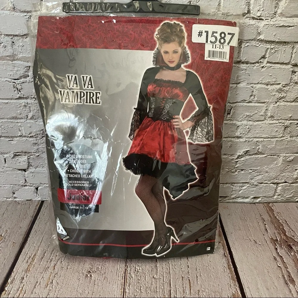 Junior Vampire Halloween Costume - Picture 7 of 9